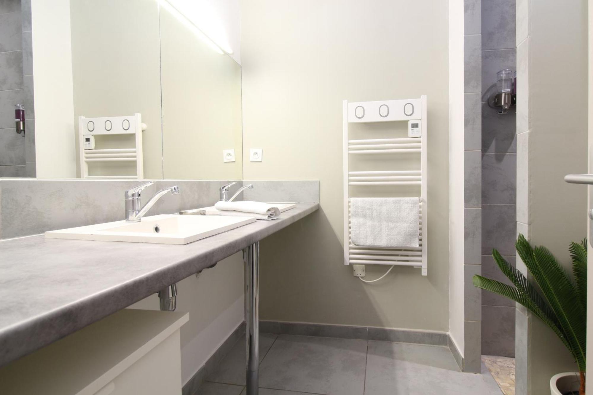 T3 Appartement Hypercentre Proche Commerce- Parking - 2 Chambres Wifi Gratuit Avignon Kültér fotó